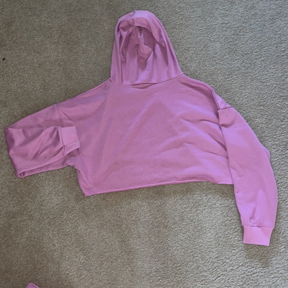 Kittenish cropped hoodie & jogger set - Picture 3 of 5